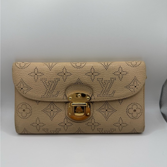 Louis Vuitton LV Long Wallet Beige Mahina TN4190 w/ COA - Picture 1 of 15